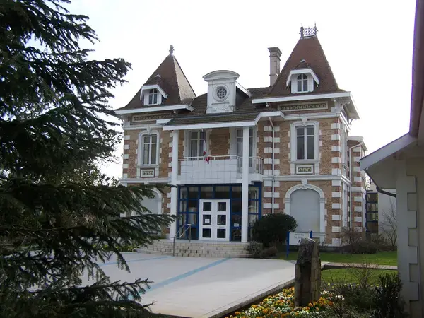 Abri Piscine Rétractable Spécialiste abri de piscine Andernos-les-Bains