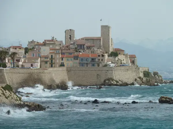 Abri Piscine Rétractable Spécialiste abri de piscine Antibes