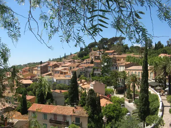 Abri Piscine Rétractable Spécialiste abri de piscine Bormes-les-Mimosas