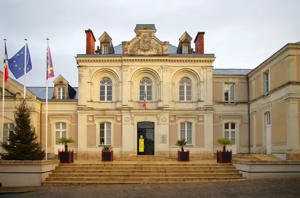 Abri Piscine Rétractable Spécialiste abri de piscine Brissac Loire Aubance