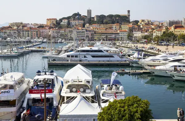 Abri Piscine Rétractable Spécialiste abri de piscine Cannes