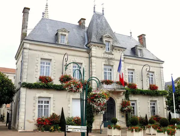 Abri Piscine Rétractable Spécialiste abri de piscine Chantonnay