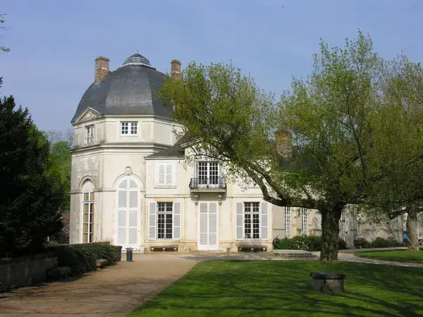 Abri Piscine Rétractable Spécialiste abri de piscine Châteauneuf-sur-Loire