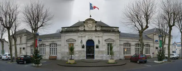Abri Piscine Rétractable Spécialiste abri de piscine Châtelaillon-Plage