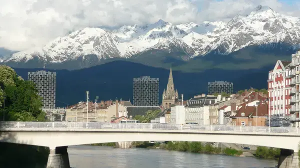 Abri Piscine Rétractable Spécialiste abri de piscine Grenoble