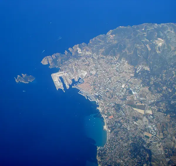 Abri Piscine Rétractable Spécialiste abri de piscine La Ciotat