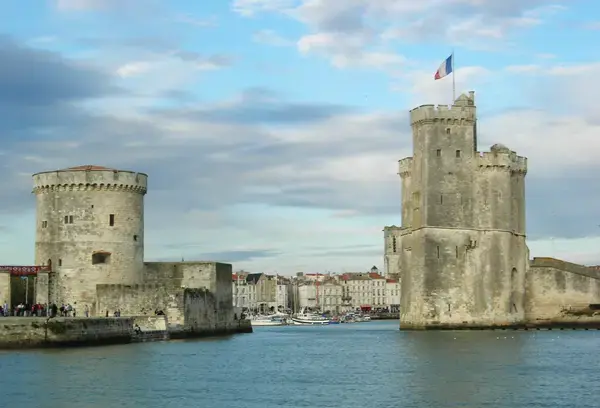 Abri Piscine Rétractable Spécialiste abri de piscine La Rochelle