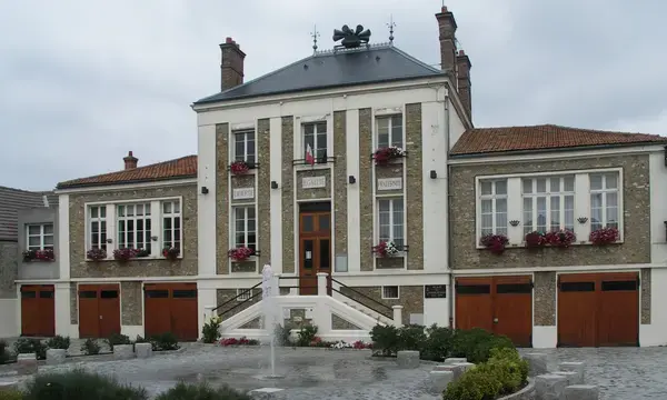Abri Piscine Rétractable Spécialiste abri de piscine La Ville-du-Bois