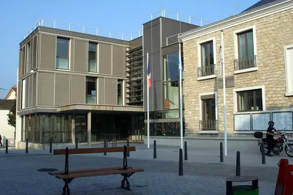 Abri Piscine Rétractable Spécialiste abri de piscine Les Mureaux