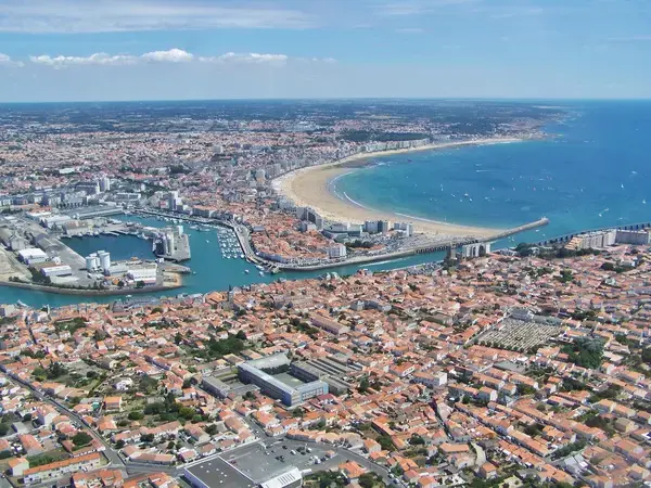 Abri Piscine Rétractable Spécialiste abri de piscine Les Sables-d'Olonne