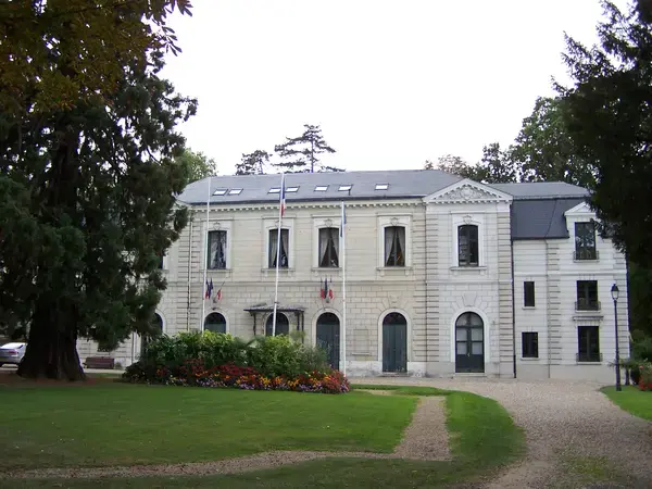 Abri Piscine Rétractable Spécialiste abri de piscine Louveciennes