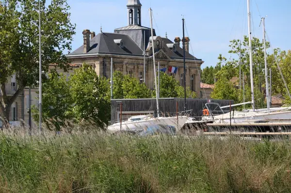 Abri Piscine Rétractable Spécialiste abri de piscine Pauillac