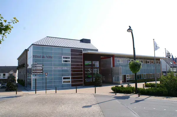 Abri Piscine Rétractable Spécialiste abri de piscine Saint-Avé