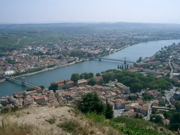 Abri Piscine Rétractable Spécialiste abri de piscine Tournon-sur-Rhône