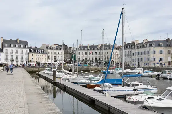 Abri Piscine Rétractable Spécialiste abri de piscine Vannes