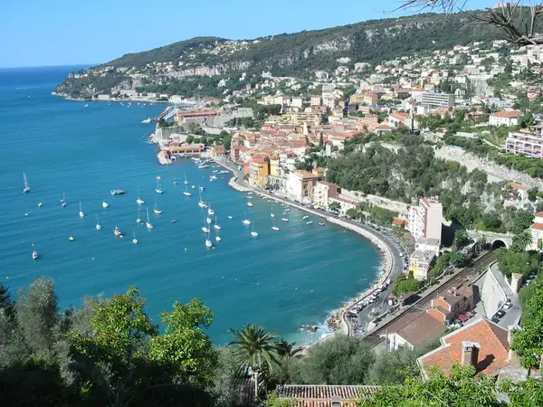 Abri Piscine Rétractable Spécialiste abri de piscine Villefranche-sur-Mer